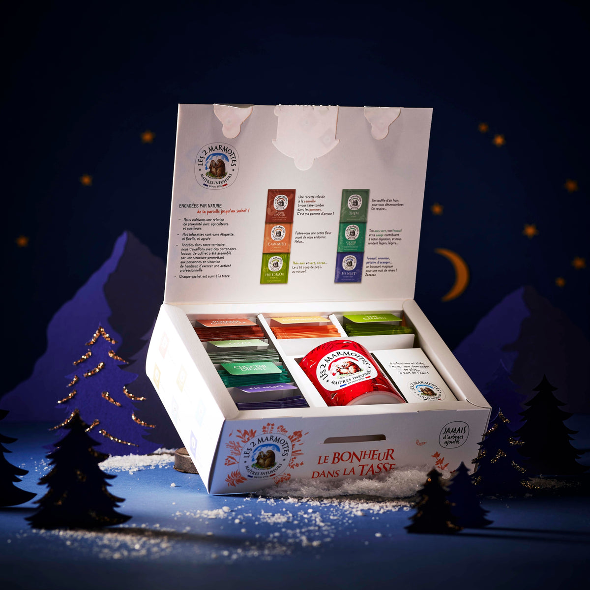 Coffret cadeau 1 Mug de Noël + tisanes et thés. Coffret 48 sachets Le Bonheur dans la Tasse, vue de l'intérieur du coffret