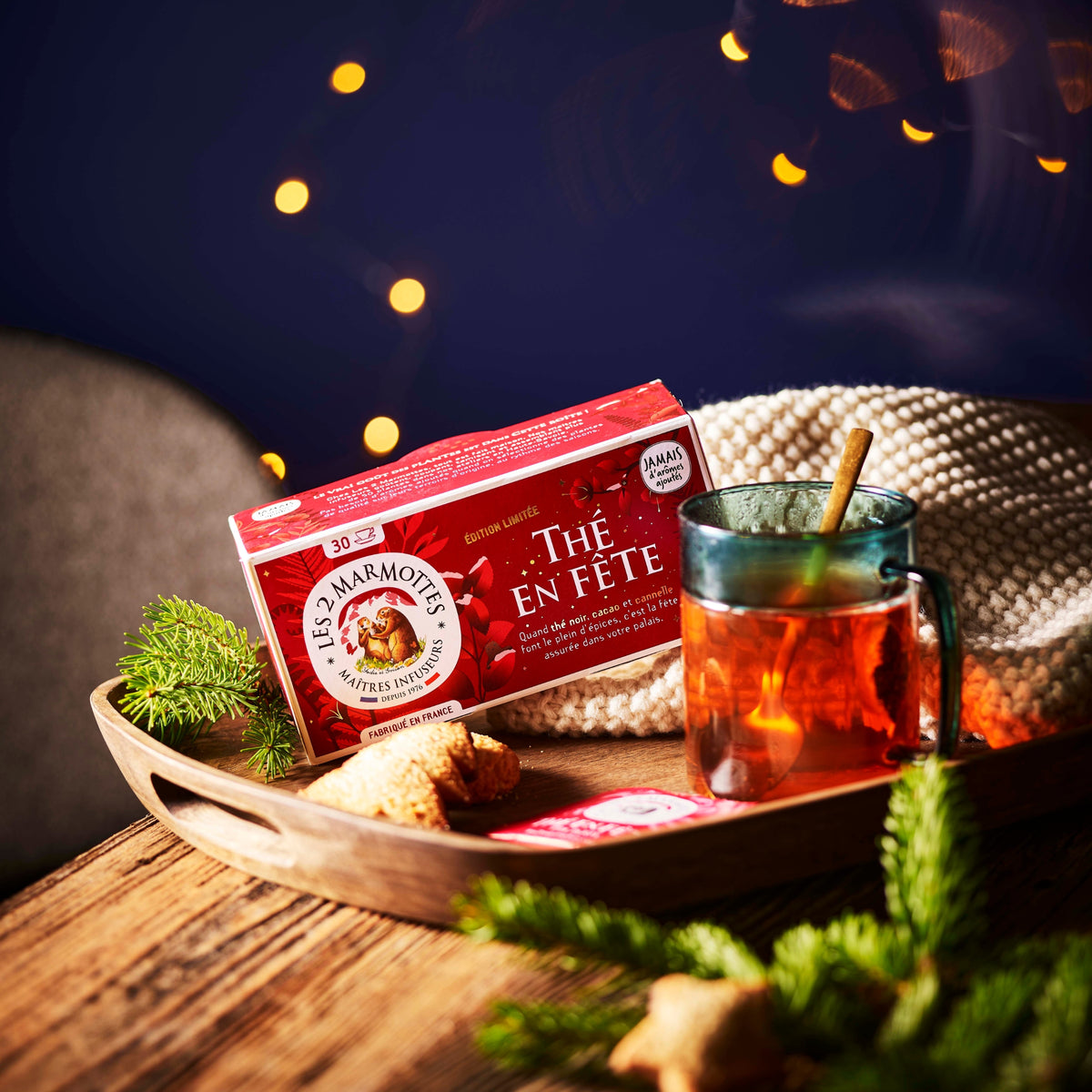 Thé  bio de Noël les 2 Marmottes : thé noir, écorces de cacao, orange, cannelle et autres épices. Edition limitée pour les fêtes.